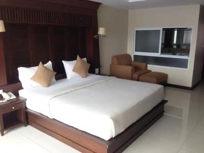 August Suites - 56