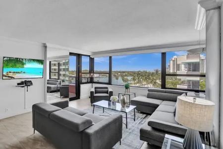 The Alexander All Suites - 523