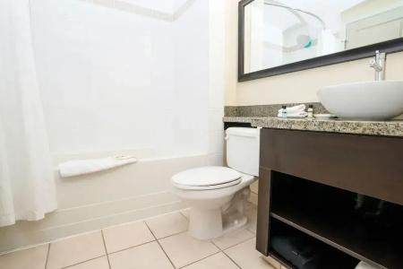 Sandman & Suites West - 59