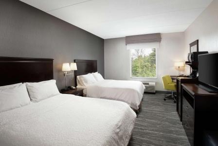 Hampton Inn & Suites by Hilton - 3