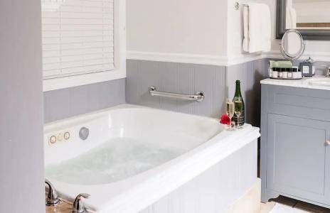 1801 First Luxury Inn - 34