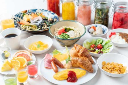 DoubleTree by Hilton Naha - 11