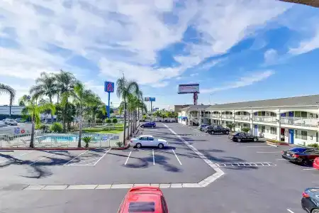 6 Garden Grove - 17