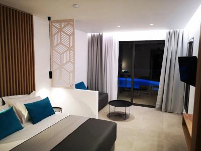 Zoes & Suites - 129