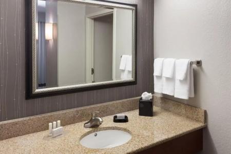 Courtyard by Marriott Miami at Dolphin Mall - 45