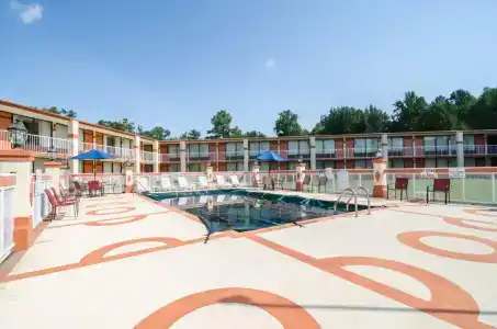 Rodeway Inn & Suites Southeast - 12
