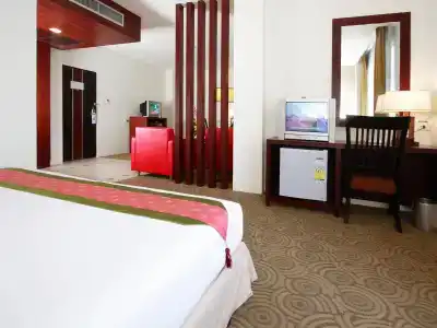 Golden Crown Grand - 4