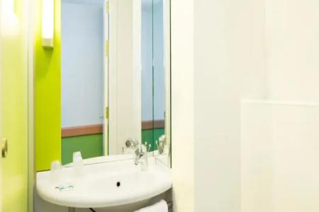 Ibis Budget Zaragoza - 9