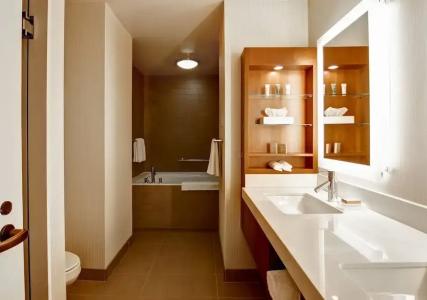 Hilton/Meadowvale - 102