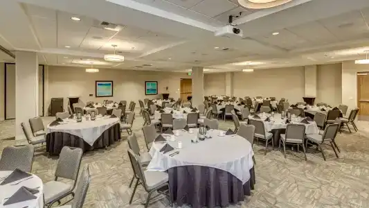 Holiday Inn, An Ihg - 35