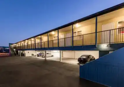 C-Motel - 11