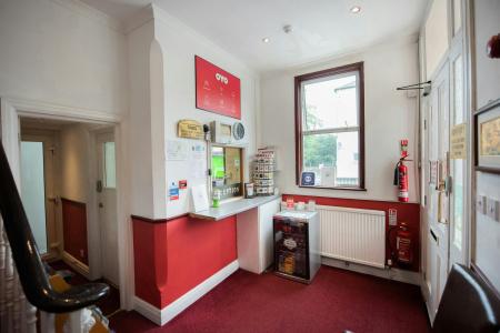 Oyo London Guest House - 10