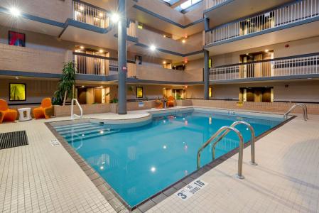 Best Western Plus Village Park Inn - 19