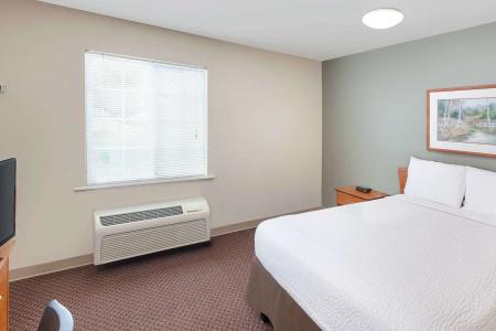 WoodSpring Suites - 13