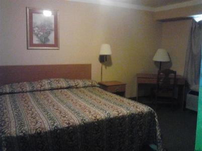 The Crossroads and Suites - 25