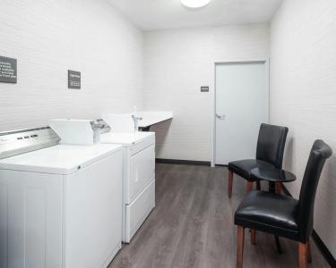 Hampton Inn & Suites - 33