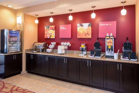 Comfort Suites Airport Convention Center - 10