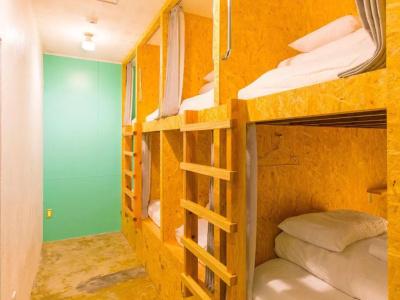 Seawall Hostel - 35