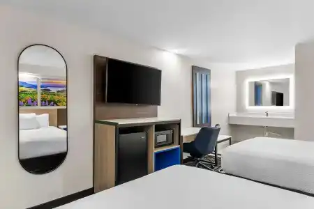 Days Inn by Wyndham Indianapolis East Post Road - 4