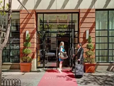 Giraffe by Library Hotel Collection - 101