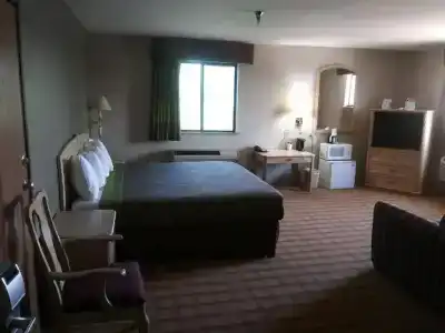 Super 8 by Wyndham West/Coors Blvd - 40