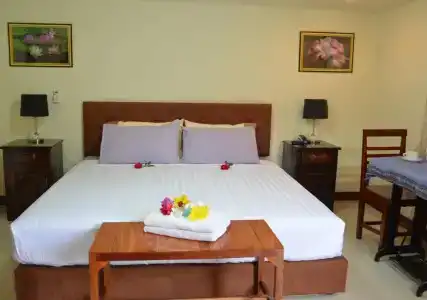 Home Stay Stc Bed And Breakfast - 1