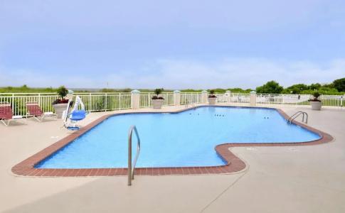 Best Western Plus Holiday Sands Inn & Suites - 16