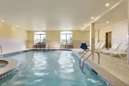 Country Inn & Suites by Radisson, Beach, TX - 12