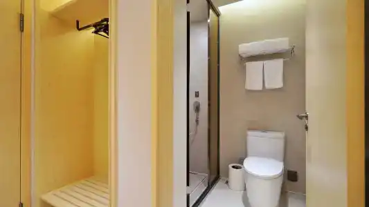 JI Shanghai Hongqiao National Convention and Exhibition Center Huaxiang Road - 6