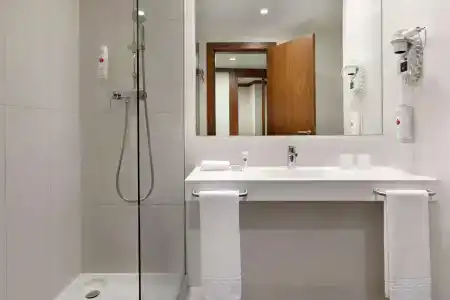 Ramada by Wyndham Lisbon - 11