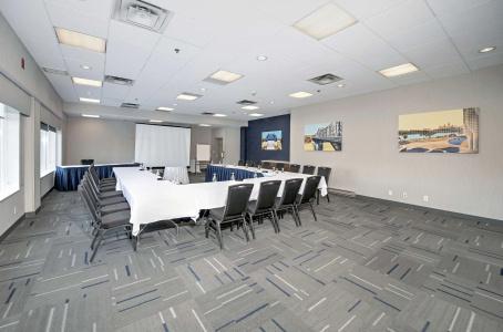 Hampton by Hilton - 17