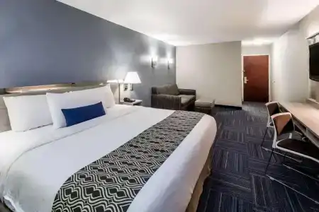 Microtel Inn & Suites - - 17