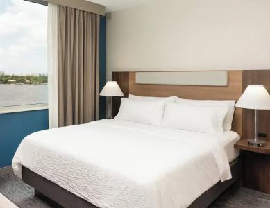 Cambria Miami Airport - Blue Lagoon - 59