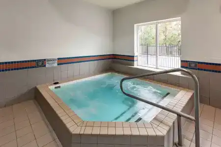 Best Western Plus Inn & Suites - 13