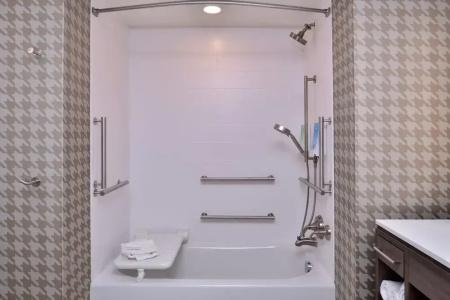Home2 Suites By Hilton Portland Airport - 37