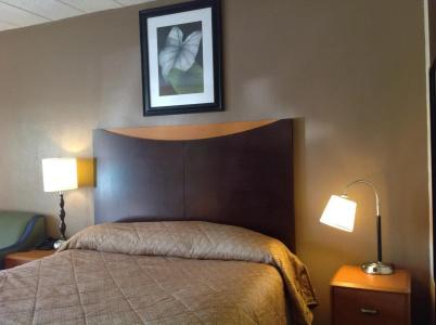 Diamond Inn & Suites - 7