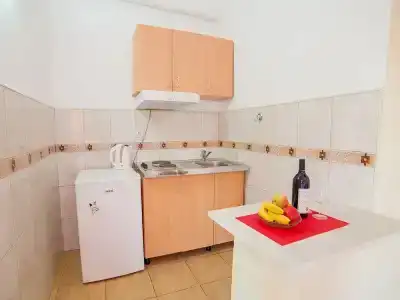 Viktorija - 16