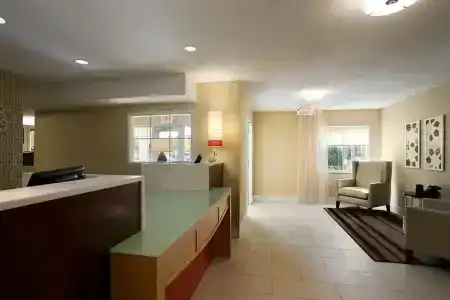 Hawthorn Suites by Wyndham - 4