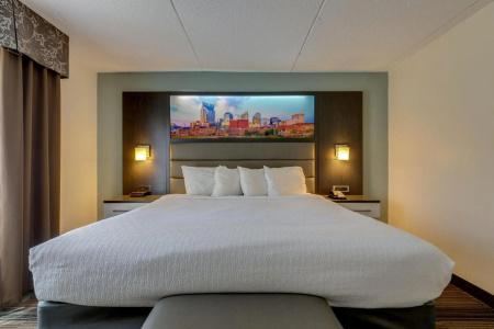 Club Nashville Inn & Suites - 5