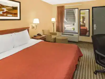 Howard Johnson by Wyndham Lookout Mountain - 25