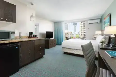 Courtyard by Marriott Waikiki Beach - 51