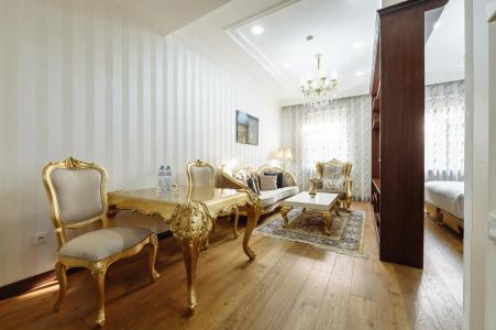 Royal Residence - 306