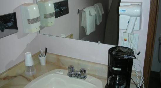 Cache Creek Inn - 9