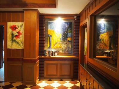 Renoir Boutique - 0