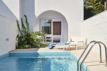 So White Club Resort - 18