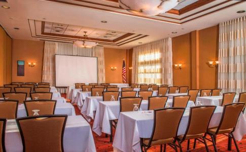 Residence Inn by Marriott Airport - 11