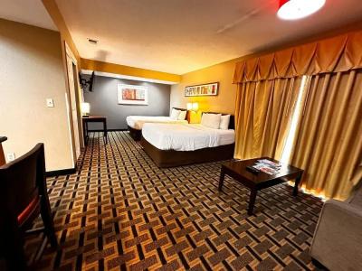 Hawthorn Suites East - 109