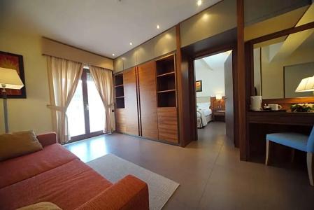 Suites & Residence - 60