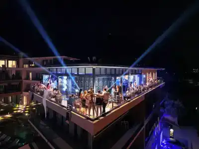 Royal Blue & Residences - 10