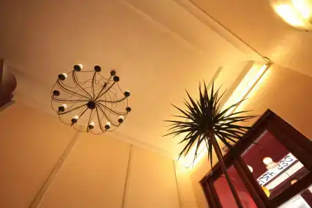 Hôtel Des Arts, Artisanal et Indépendant - 12